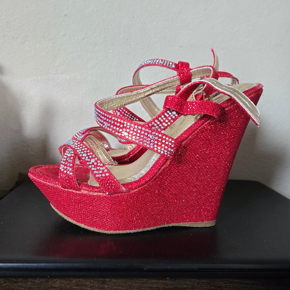 Red wedge sandal